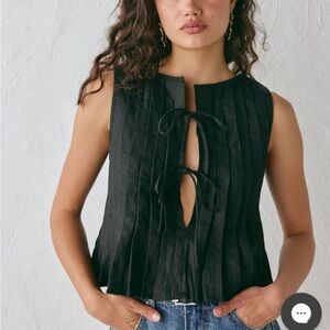 VRG GRL VALERIA LINEN TOP BLACK